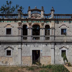 The vanishing Portraits, Western-style Building, Kinsmen, Taiwan von Yunyi Liu